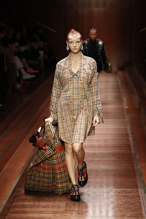 modello spot burberry 2019|burberry runway fashion.